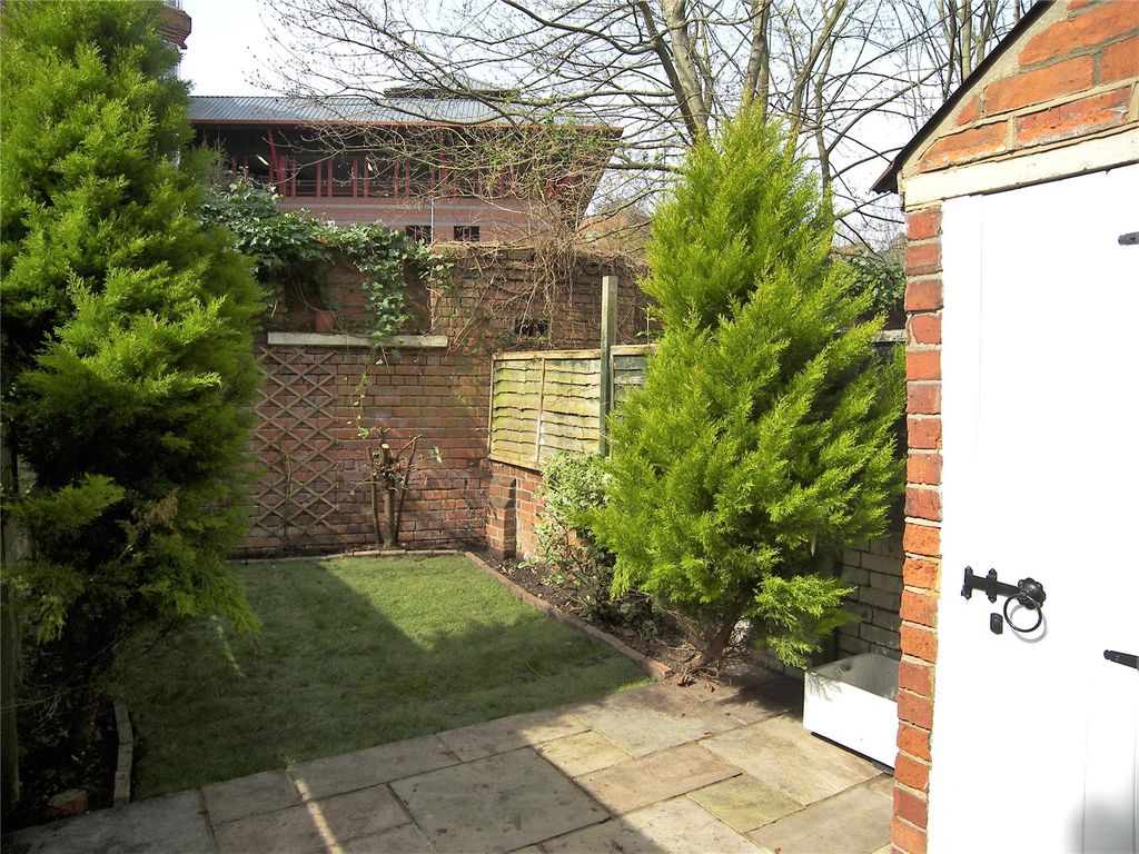 Property photo 3 of 8 Garden