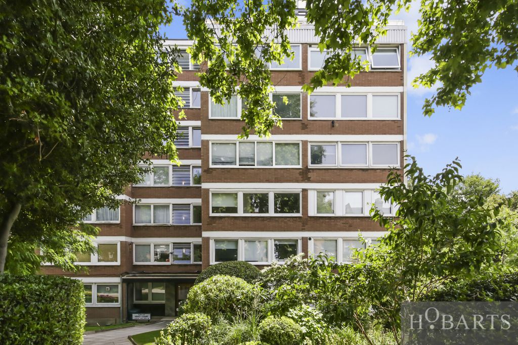 Property photo 1 of 17 Studio With Skyline Views & Terrace