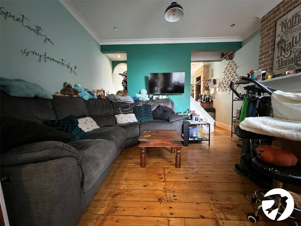 Property photo 2 of 11 Lounge