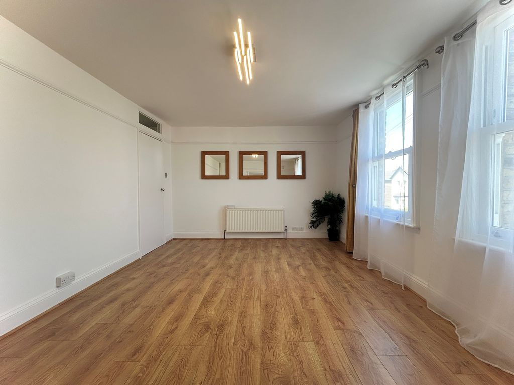 Property photo 3 of 9 Gallery