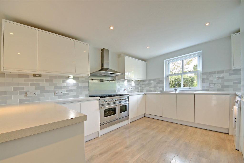 Property photo 3 of 15 Kitchen.Jpg