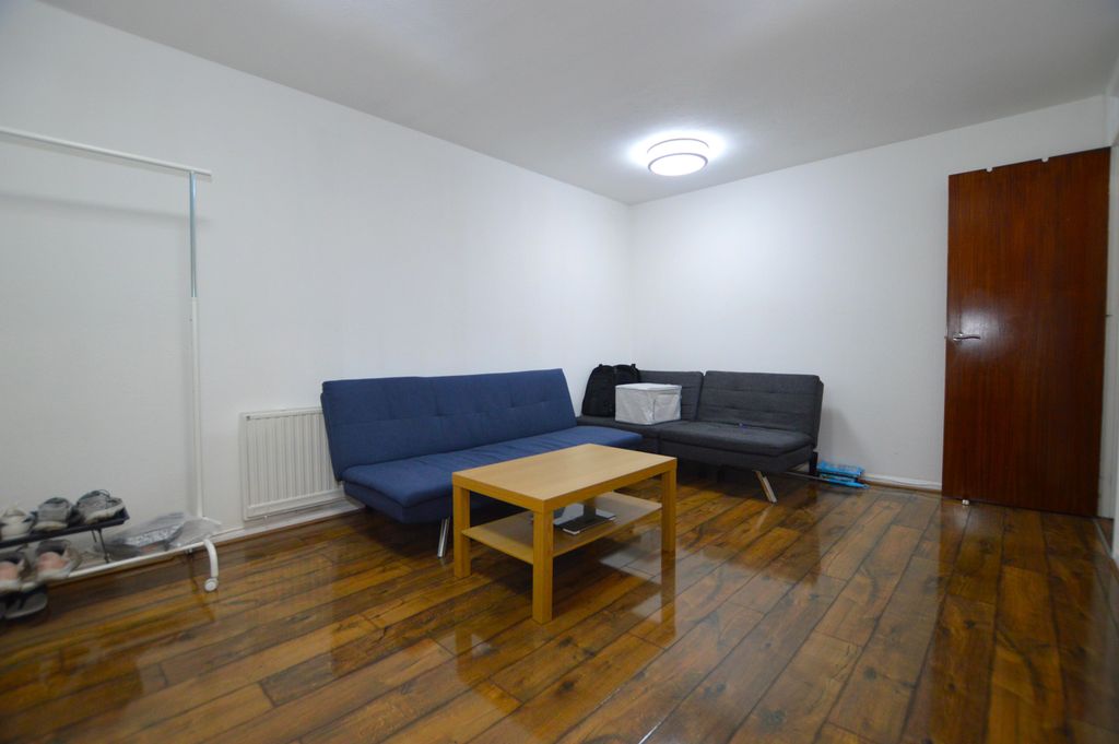 Property photo 1 of 9 Lounge (2)