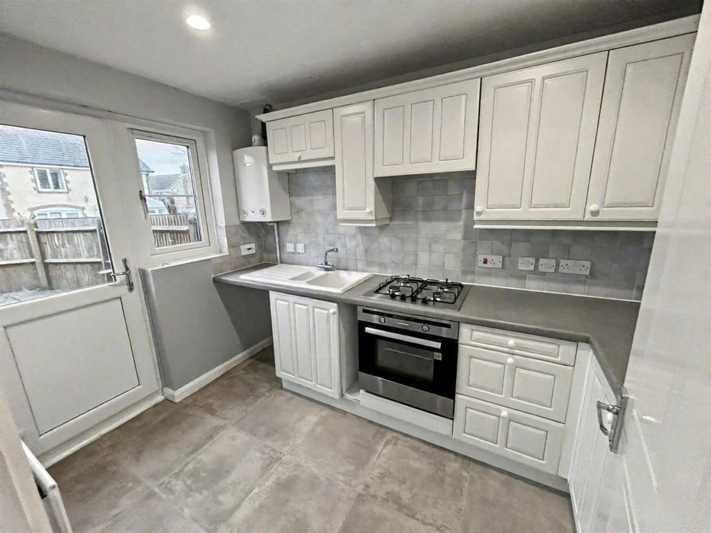 Property photo 2 of 11 Kitchen.Jpg