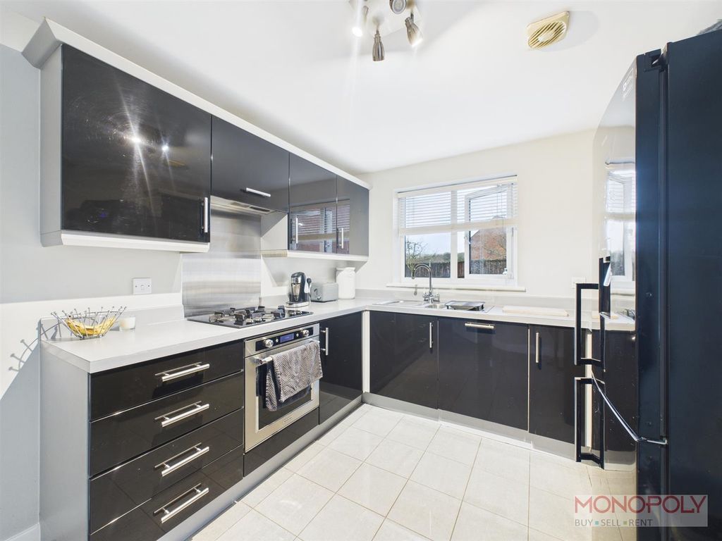 Property photo 2 of 21 Kitchen