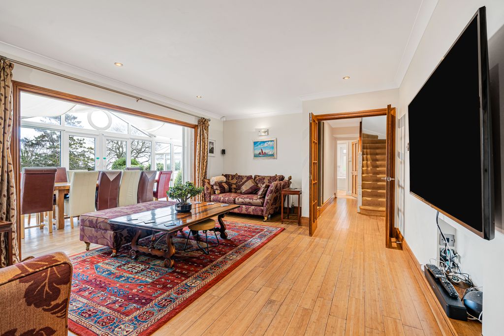 Property photo 3 of 28