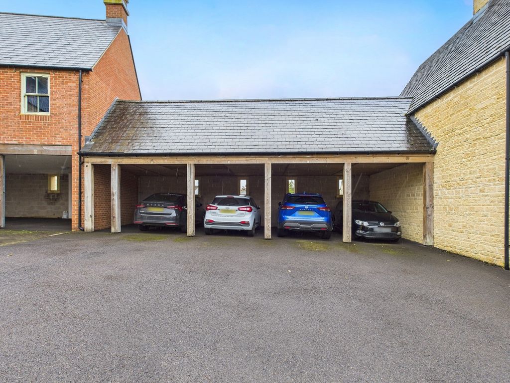 Property photo 2 of 8 Cam01338G0-Pr0146-Still001