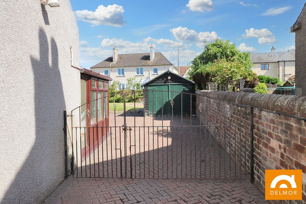Property photo 2 of 25