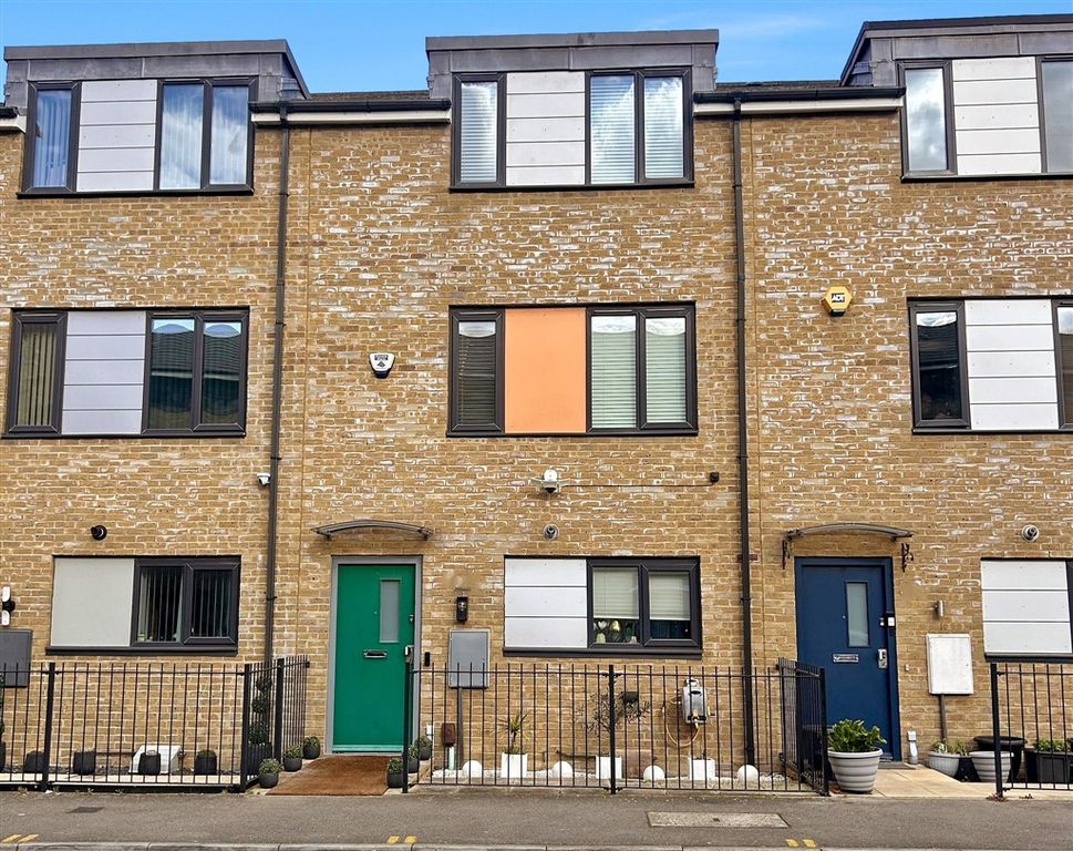 Property photo 1 of 9 Front