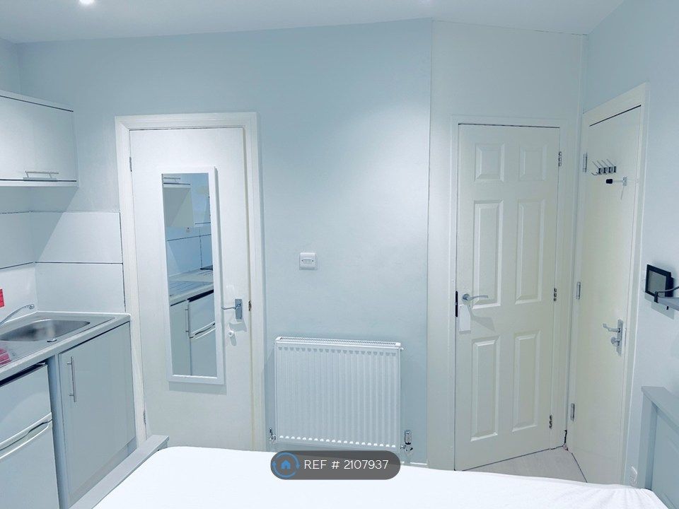 Property photo 3 of 8 Studio