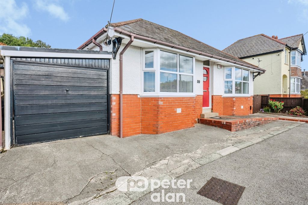 Property photo 1 of 32