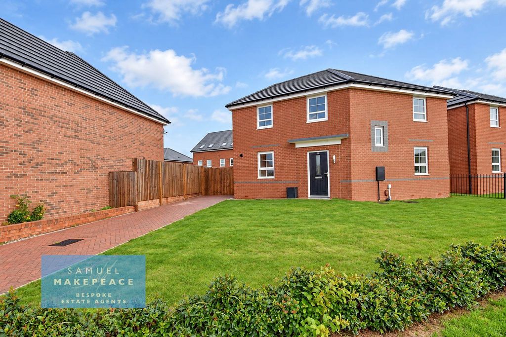 Property photo 1 of 27 Three Bedroom Detached Property With Gorgeous Canal Views