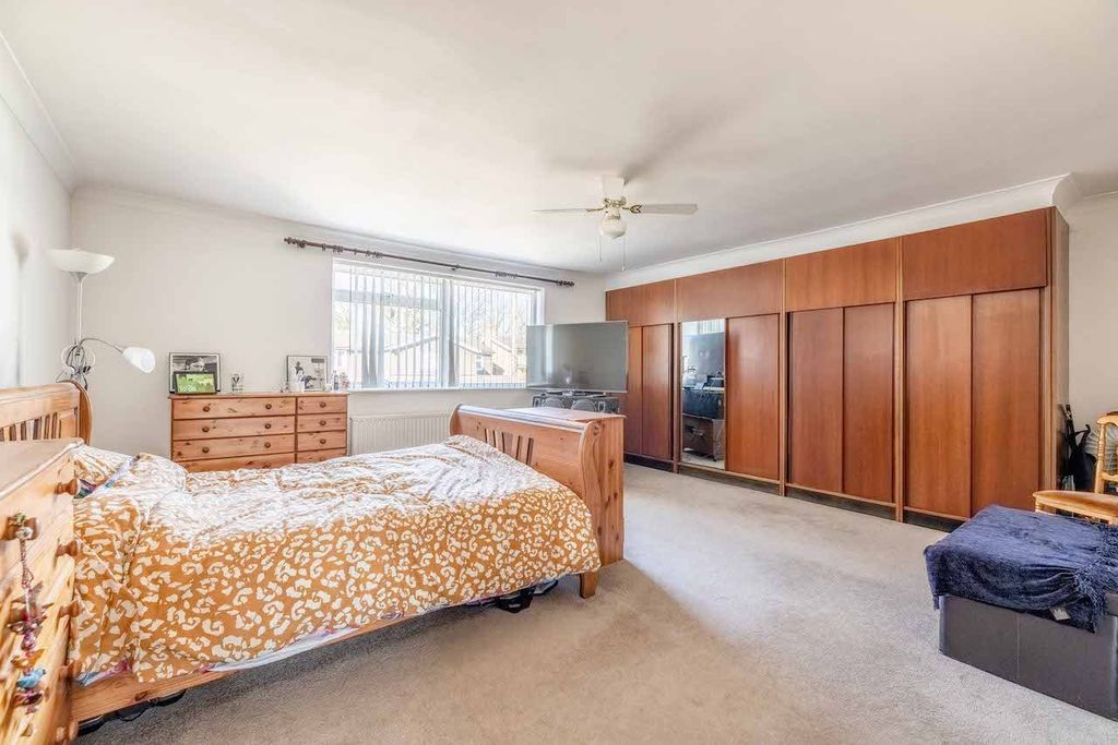 Property photo 2 of 22