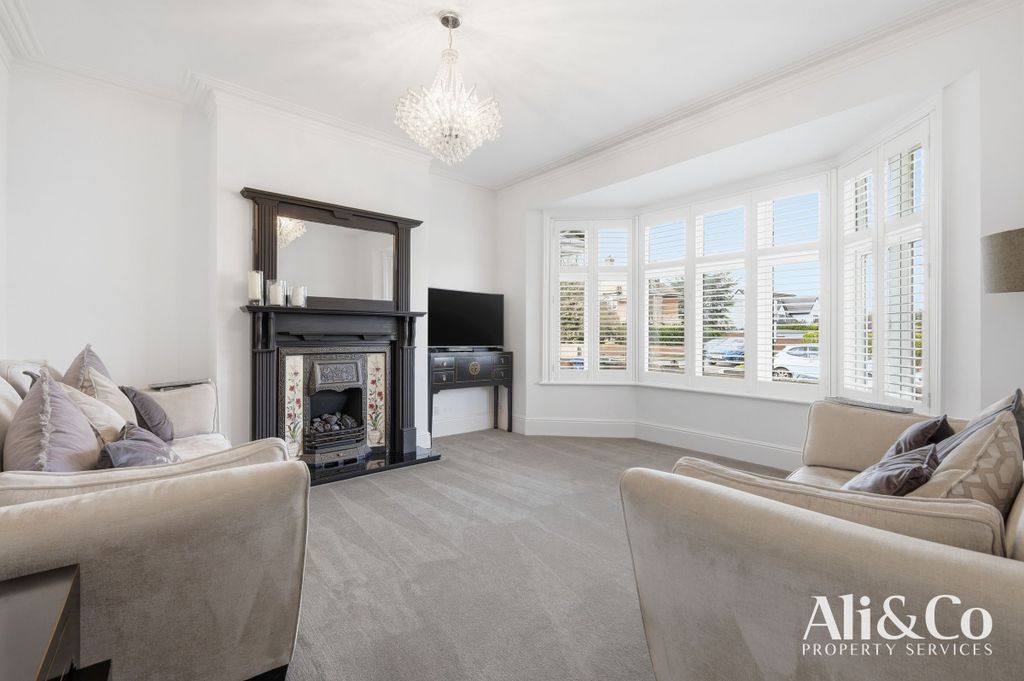 Additional image 12 of 4 bed semi-detached house for saleCollege Avenue, Grays RM17
