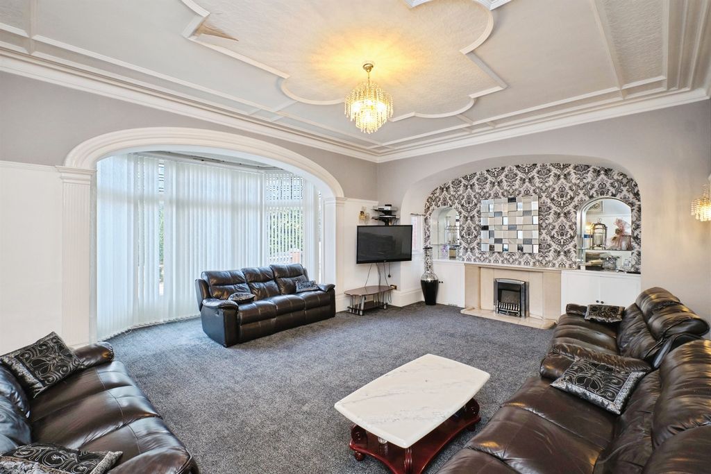 Property photo 3 of 34