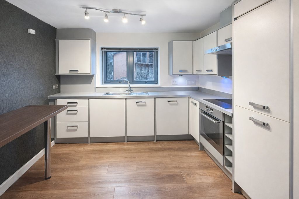 Property photo 3 of 5