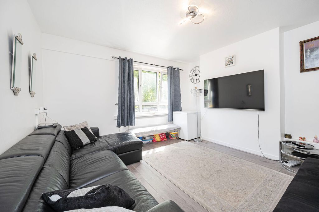 Property photo 2 of 12