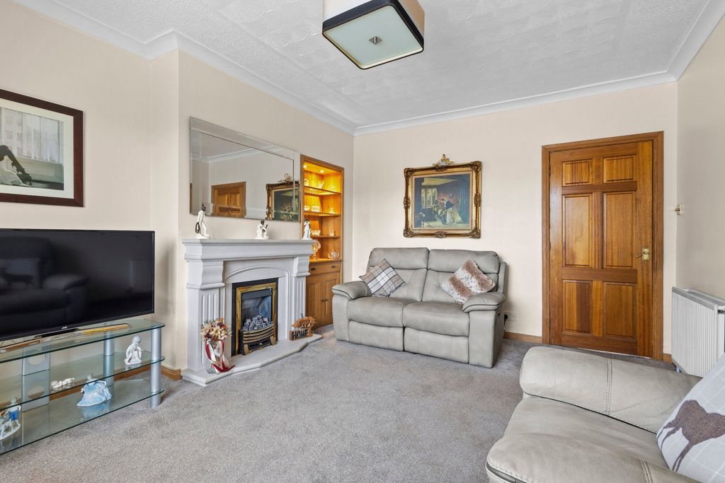 Property photo 3 of 46