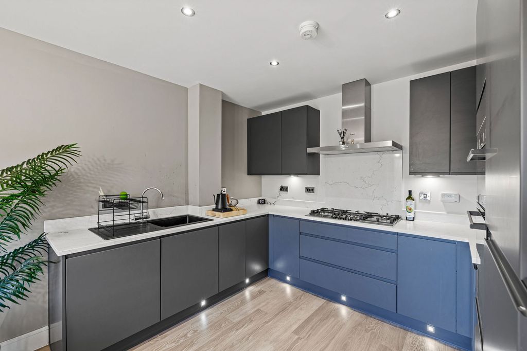 Property photo 3 of 31