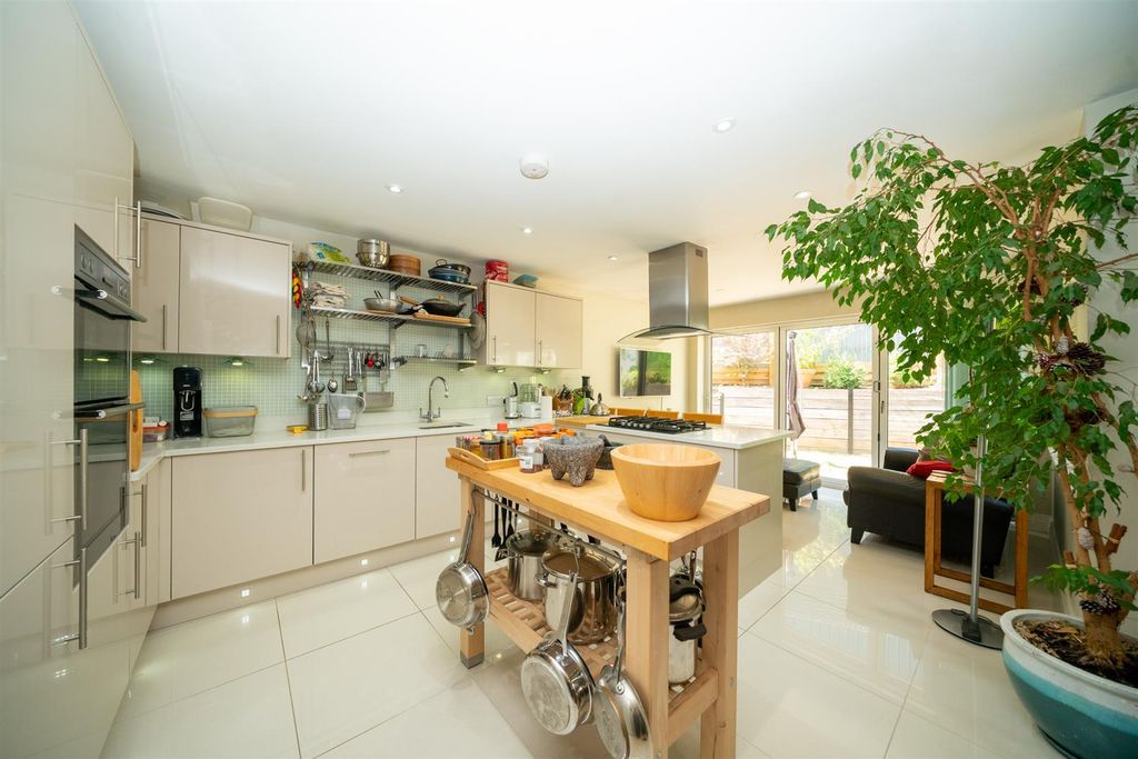 Property photo 3 of 34 Kitchen