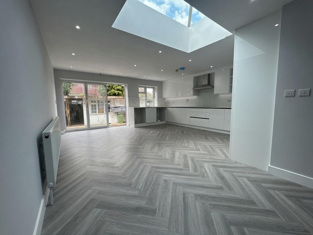 Property photo 2 of 11 Zjxfc.Jpg