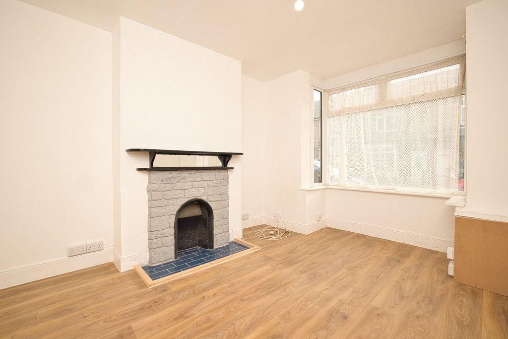 Property photo 2 of 13 Picture 2