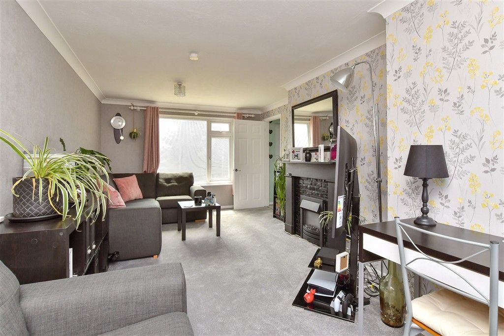 Property photo 3 of 14 Lounge