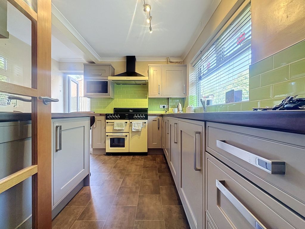 Property photo 3 of 14 Kitchen