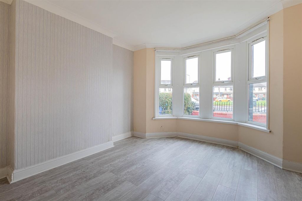 Property photo 3 of 13 Storrar Road 8-9.Jpg