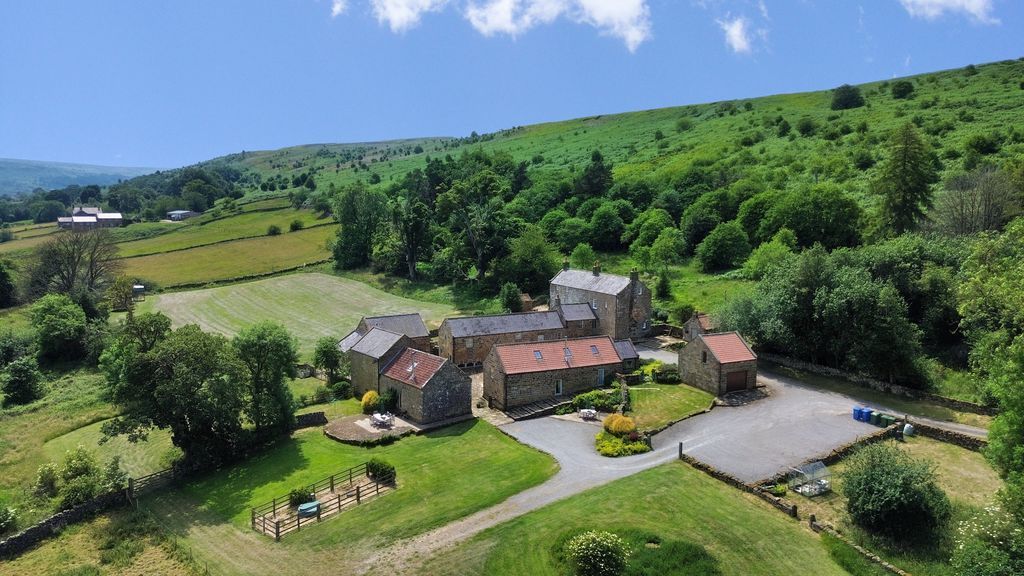 Property photo 1 of 25 Photo 5