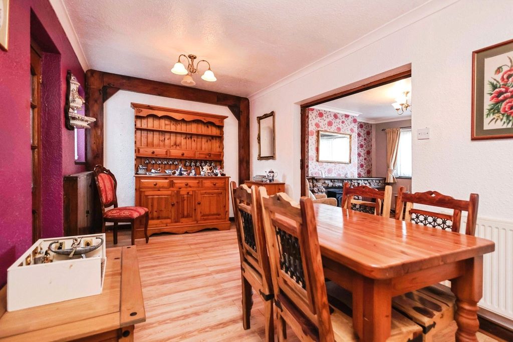 Property photo 3 of 16 Dining Room