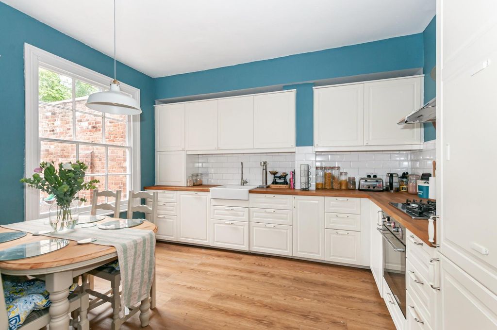 Property photo 3 of 13 32 Highgate21.Jpg