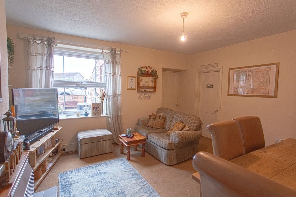 Property photo 2 of 15 Picture No. 17