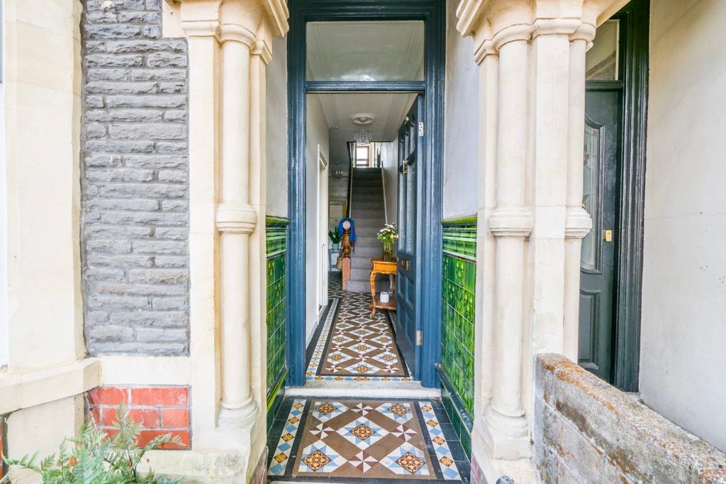 Property photo 2 of 25 Entrance