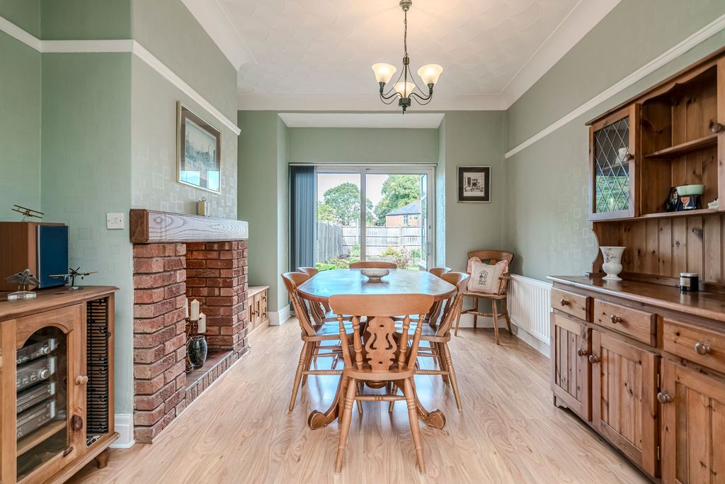 Property photo 3 of 39