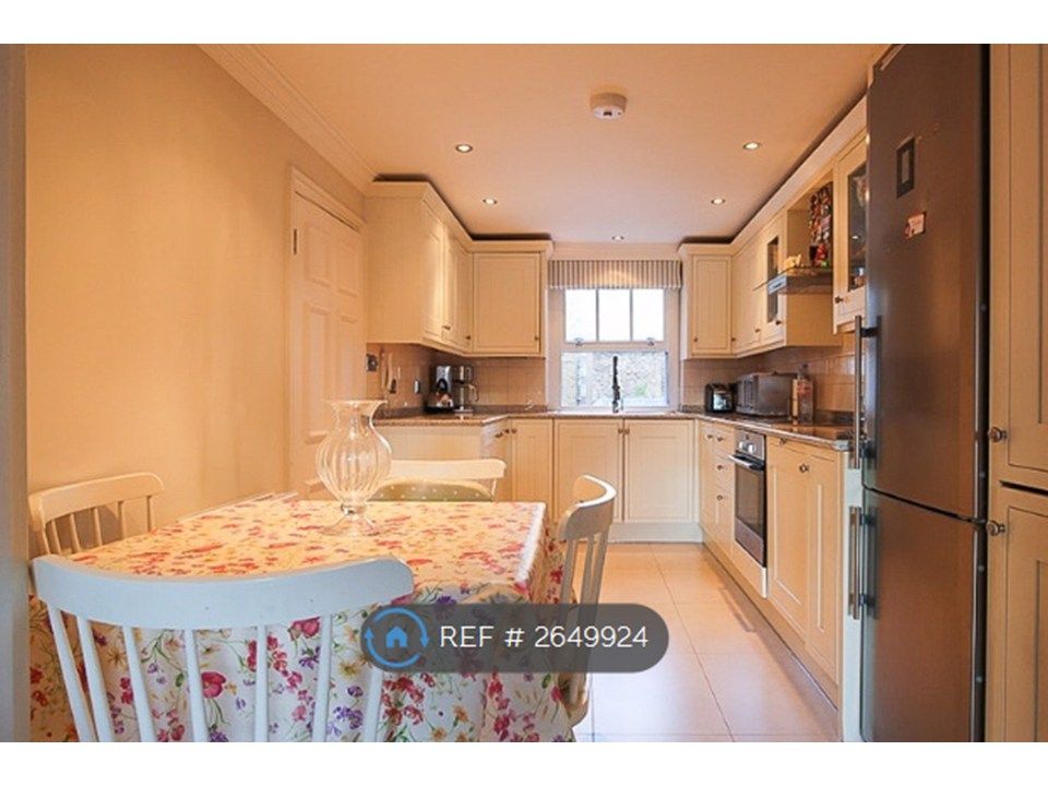 Property photo 3 of 7 Kitchen (Separated From Living Room)