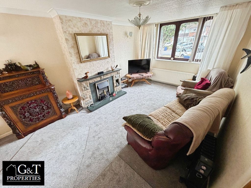 Property photo 2 of 21 Front Room