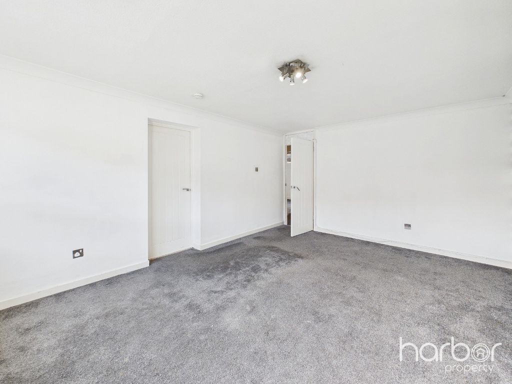 Property photo 3 of 15 4609905