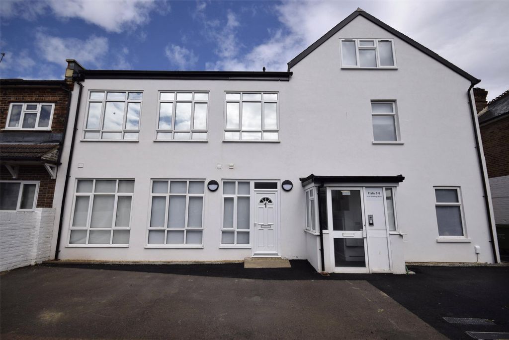 Property photo 3 of 10 Front Aspect