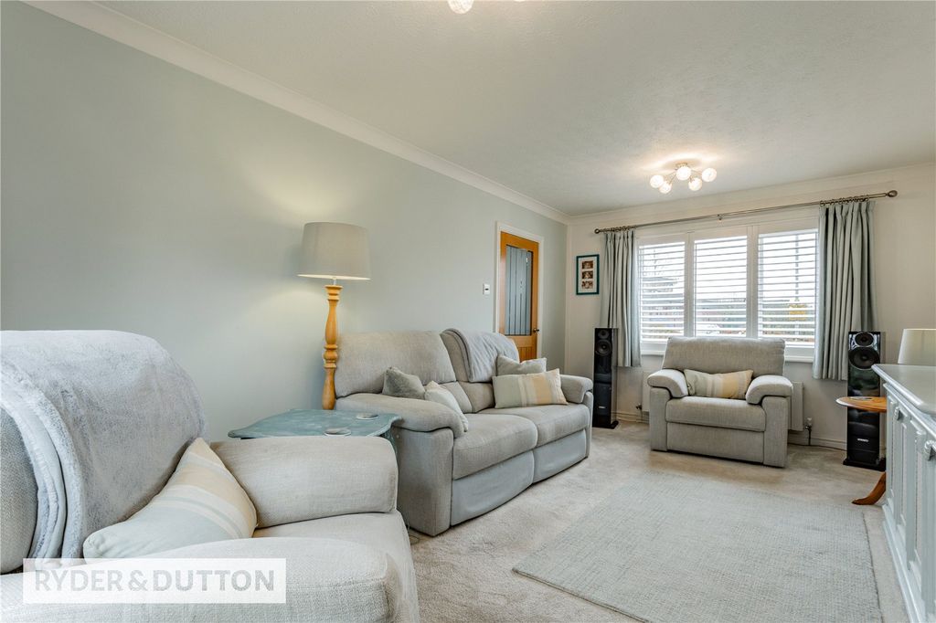 Property photo 2 of 21 Lounge