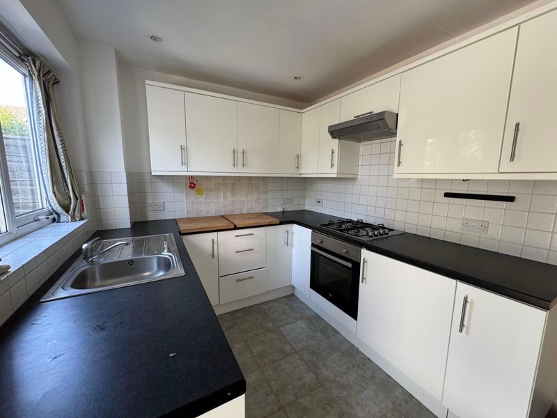 Property photo 3 of 17 Kitchen