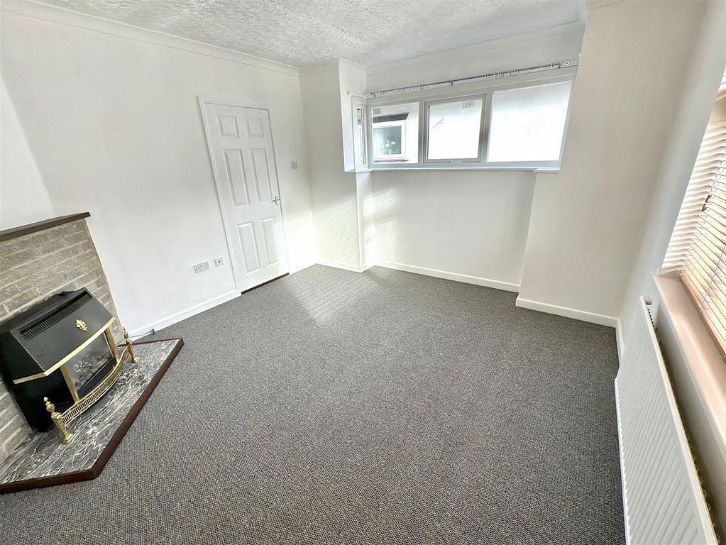 Property photo 3 of 17 Dining Or Bed 3.Jpg