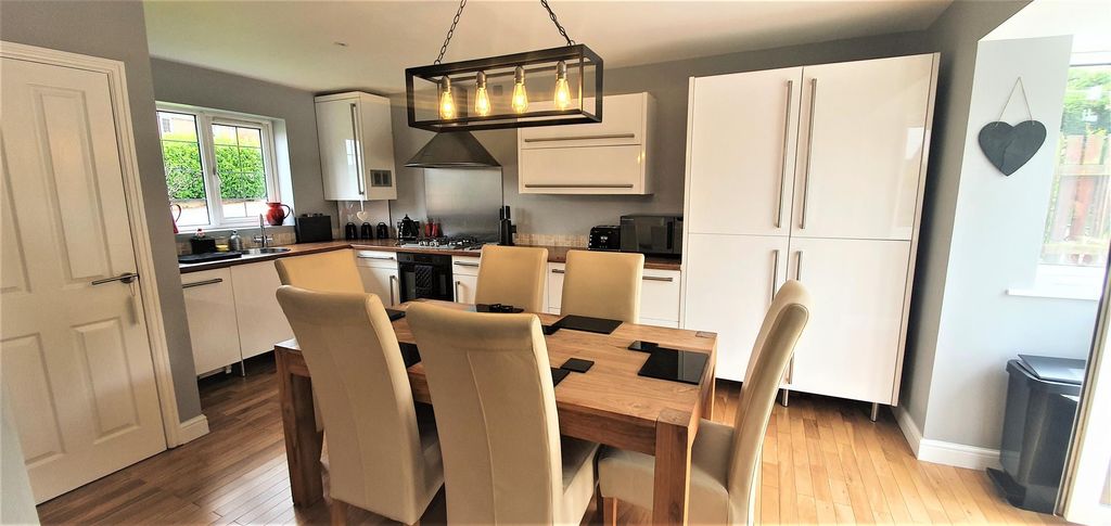 Property photo 2 of 17 Dining Kitchen Cont