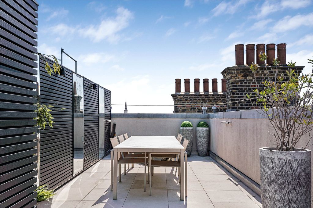 Property photo 3 of 30 Terrace