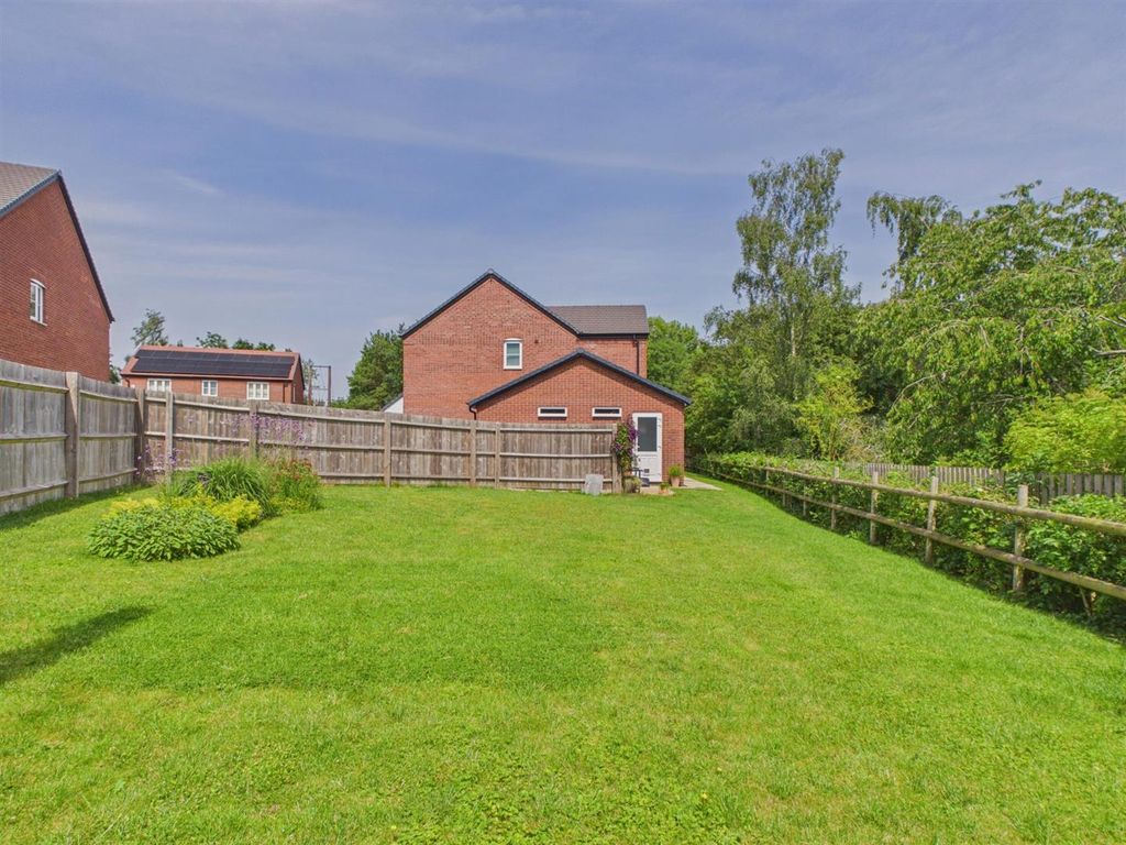 Property photo 3 of 33 Gar3.Jpg