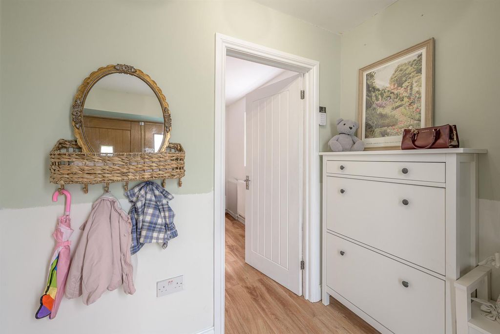 Property photo 2 of 34