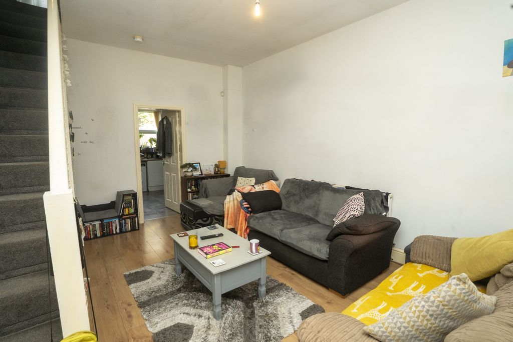 Property photo 2 of 22