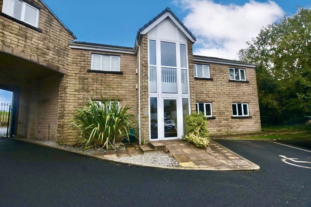 Property photo 1 of 15 External