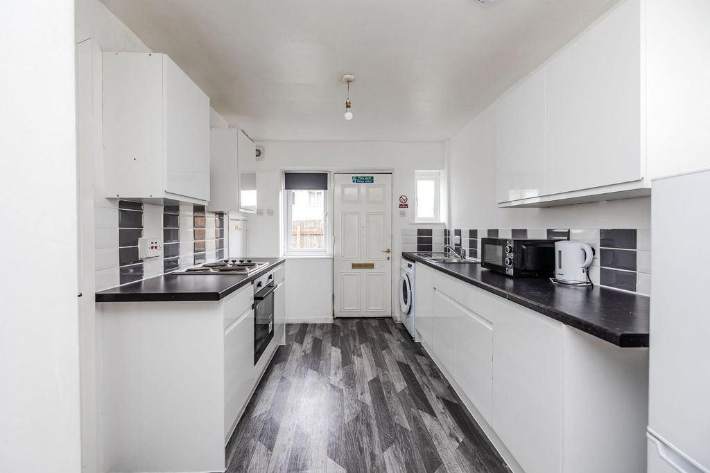 Property photo 2 of 16 Kitchen