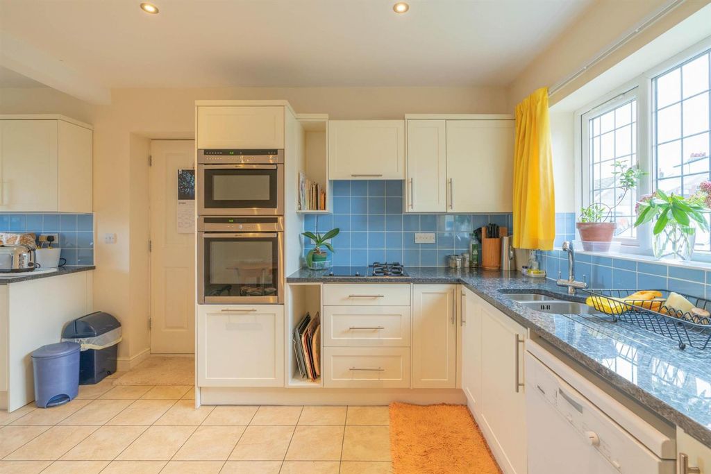 Property photo 2 of 52