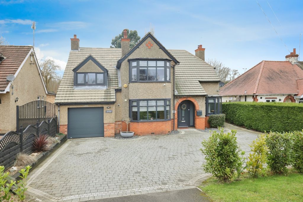 Property photo 2 of 32